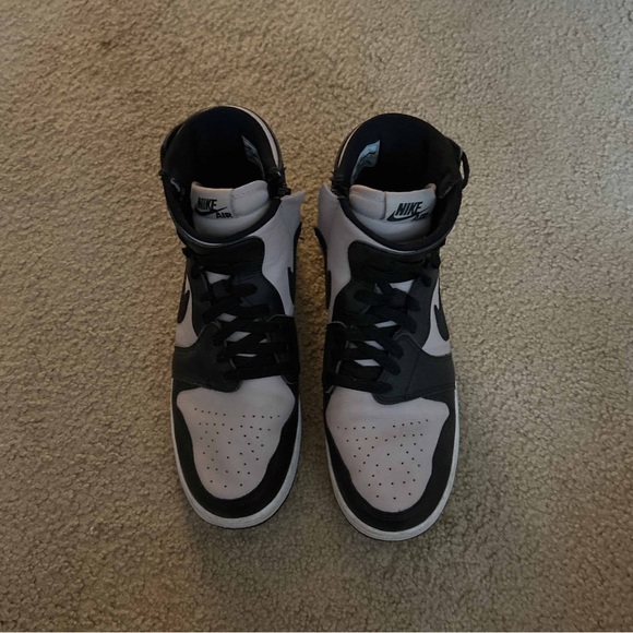 Women’s Jordans - Picture 3 of 10